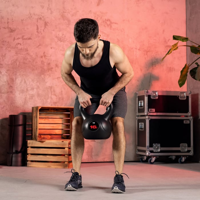 Kettlebell poids de gym pour exercices fonctionnels.