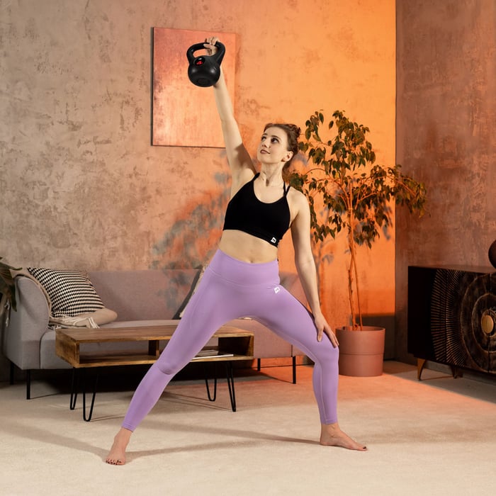 Exercice avec kettlebell Hop-Sport pour un entraînement complet du corps