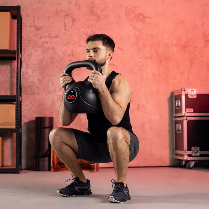 Kettlebell - équipement de gym compact pour séances de fitness.