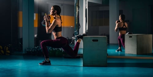 Comment faire une fente bulgare correctement pour travailler les fessiers ?