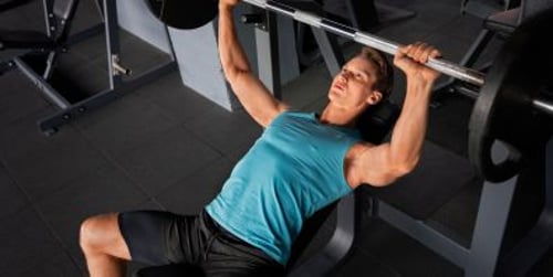 Développé couché : comment bien commencer ? Muscles sollicités et technique