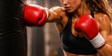 Boxe féminine - comment débuter en boxe féminine efficacement ?