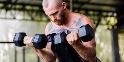 Exercices biceps haltères : les meilleurs exercices avec haltères