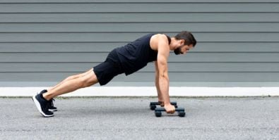 Renegade row exercice : comment bien les réaliser avec des haltères ?