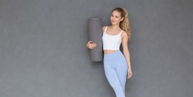 Pilates contre un mur. Programme pilates pour tous