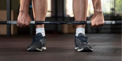 Rowing barre ou haltères : comment choisir l’équipement adapté à vos besoins ?