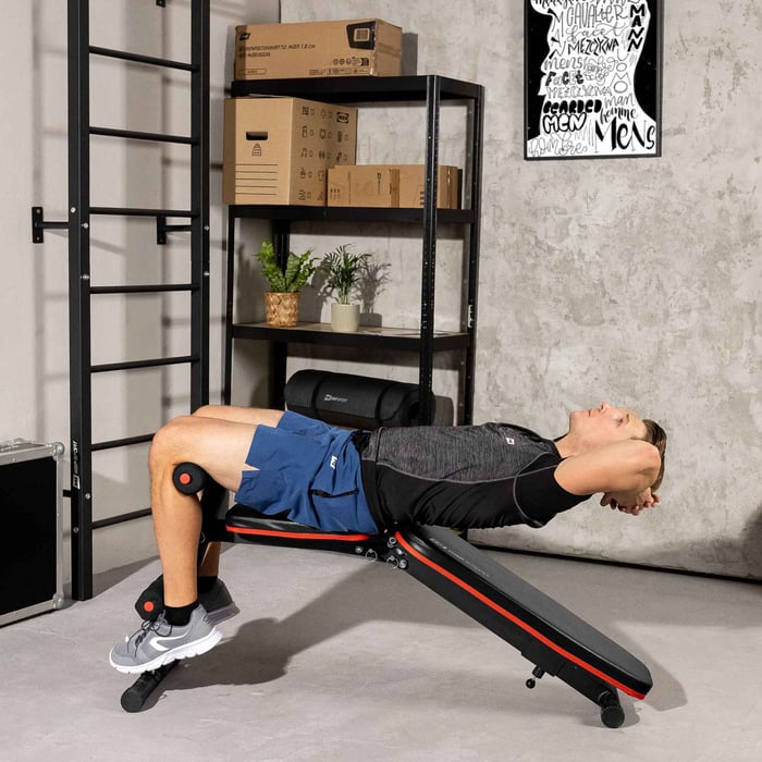 Banc d’exercice compact et support jambes.
