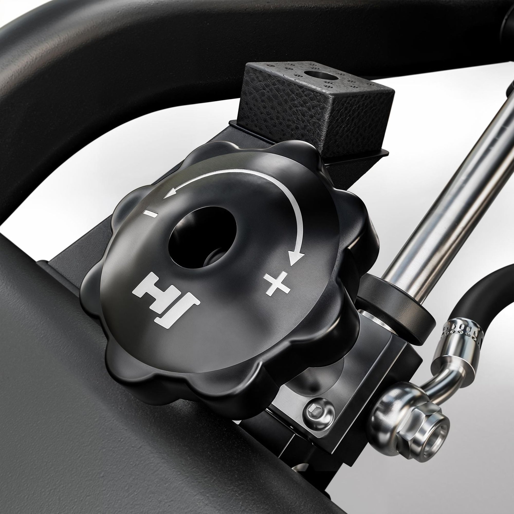 Stepper avec réglage manuel de la résistance et larges pédales antidérapantes.