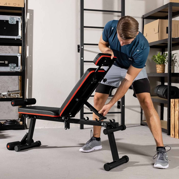 Dossier du banc inclinable sur 4 niveaux pour musculation à domicile.