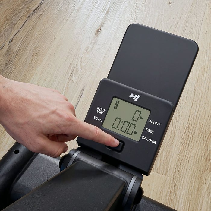 Écran LCD du mini-stepper affichant les calories, le temps et le nombre de pas.