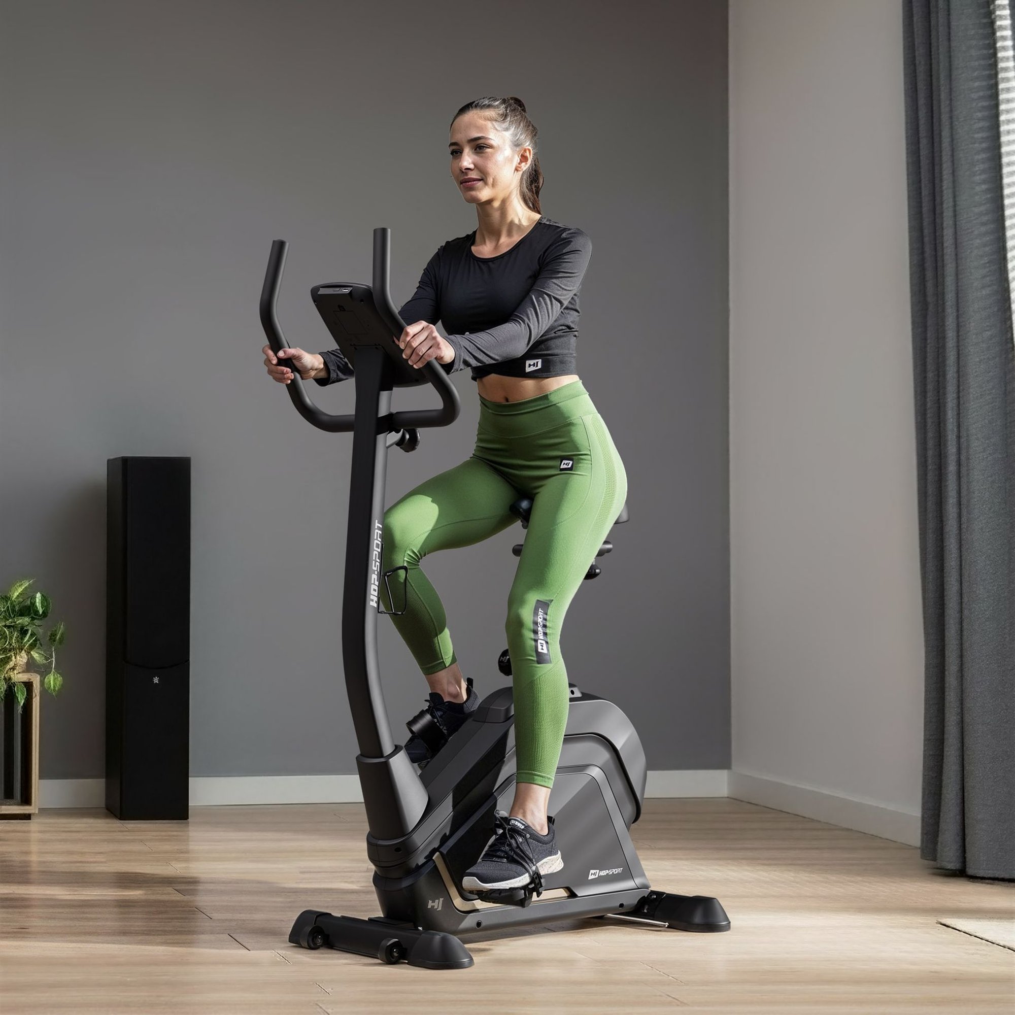 Vélo d’intérieur Argo avec programmes préinstallés, réglage électronique de la résistance