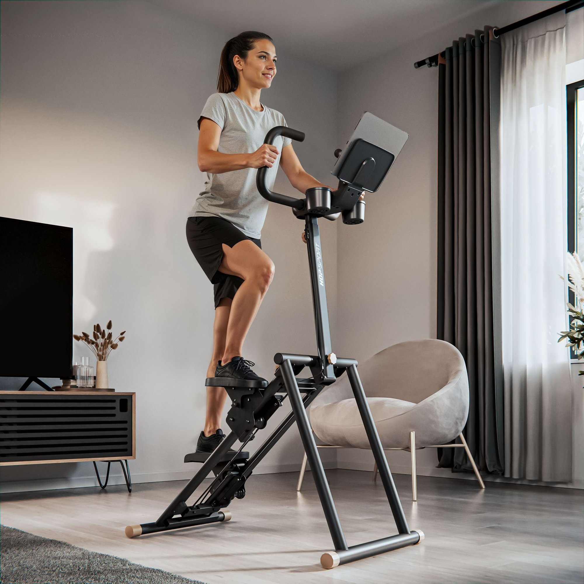 Poignées et pédales antidérapantes réglables du climber.