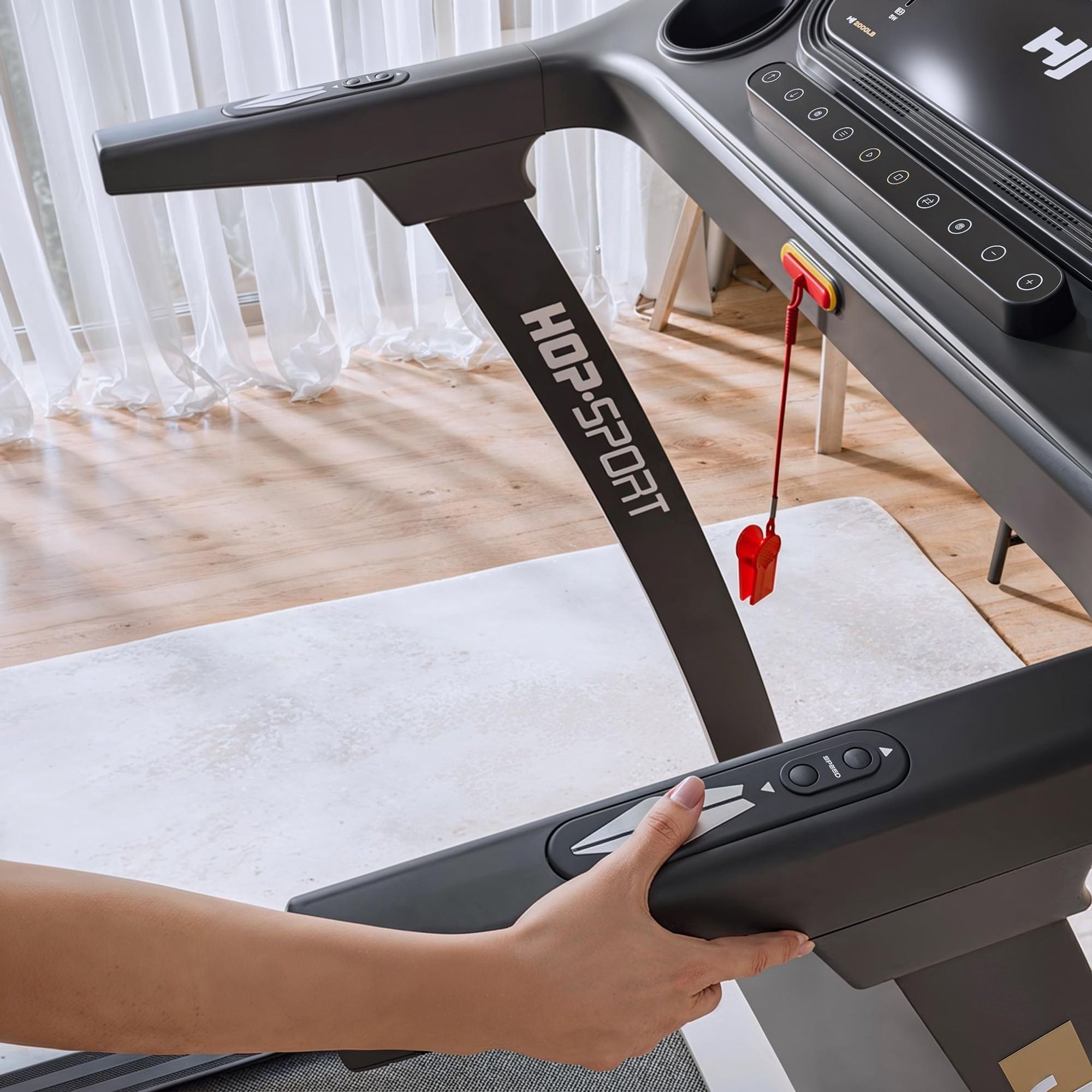 Tapis de course domestique silencieux avec moteur de 1,49 kW et vitesse jusqu'à 16 km/h.