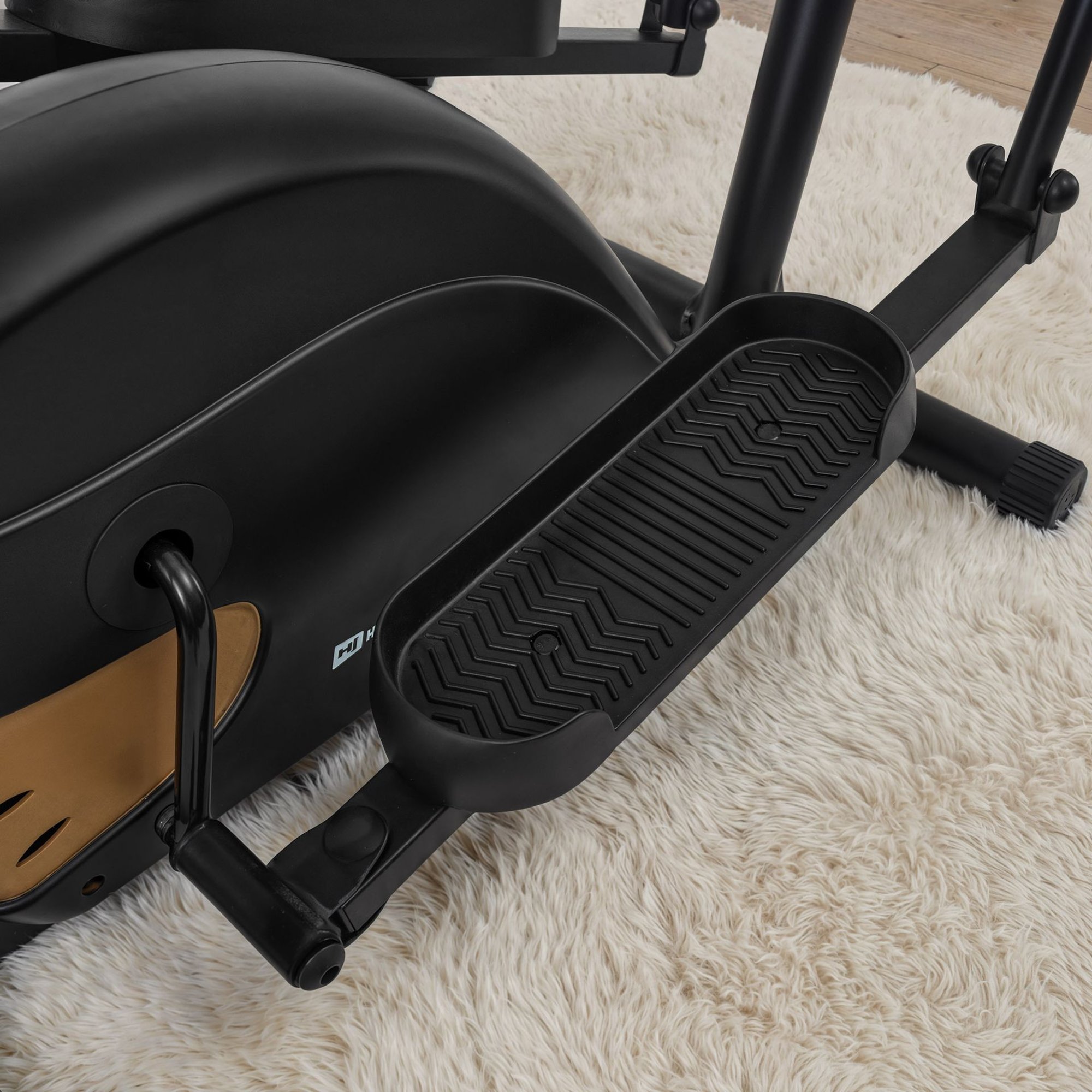 Cross trainer avec pédales dotées d’un revêtement antidérapant