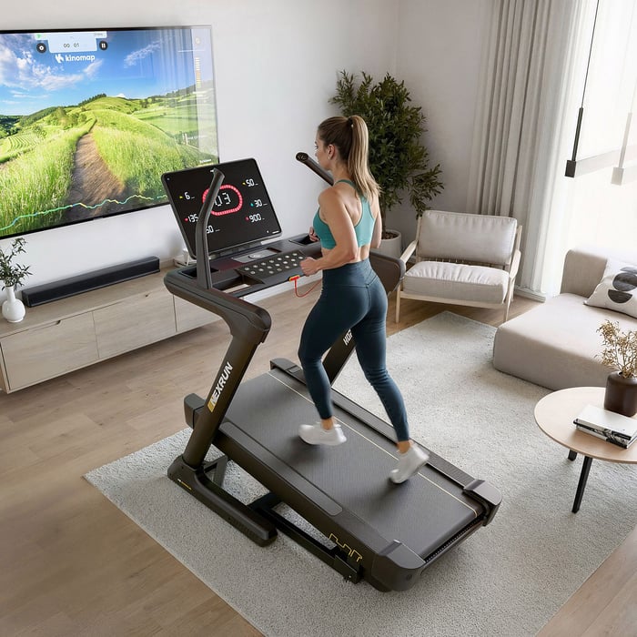 Large surface de course de 142x52 cm avec 20 programmes d'entraînement variés.