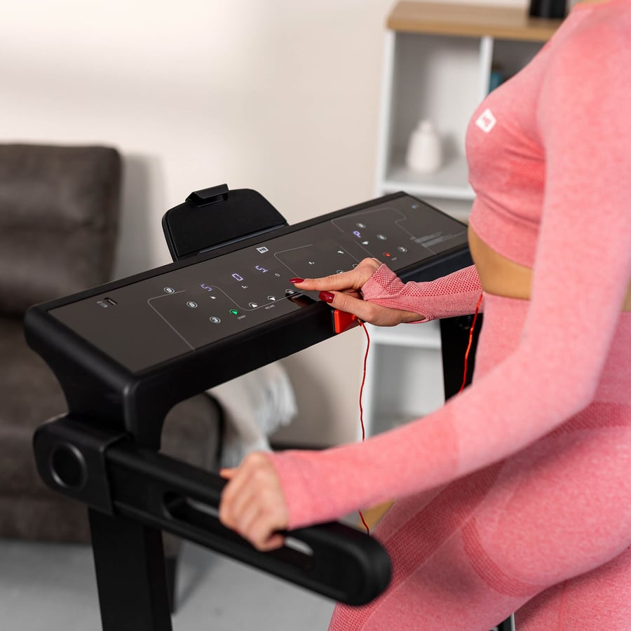 eee33cbe-be9b-437d-d1b2-a64d139